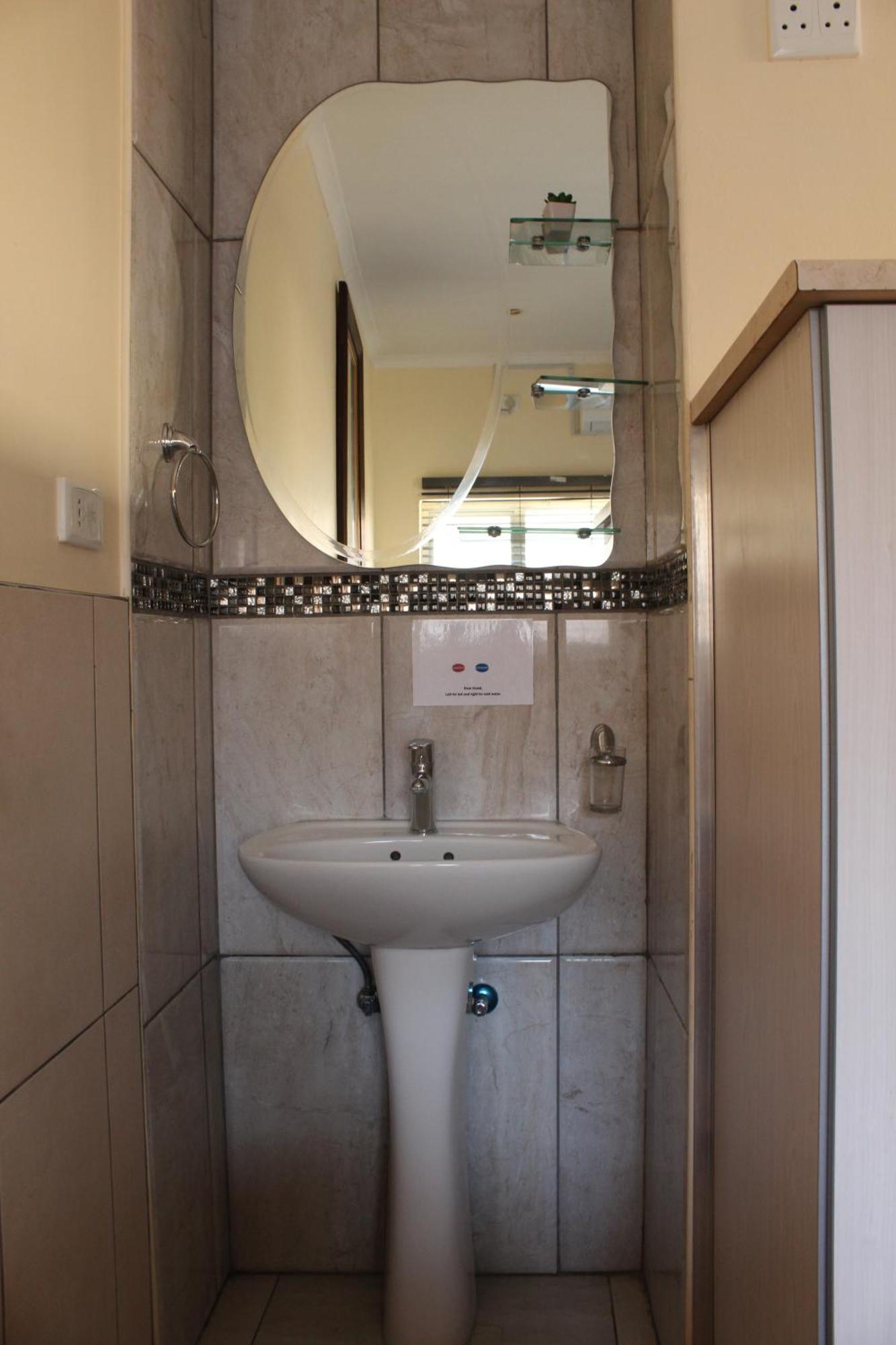 Esperanca Guesthouse Виндхук Экстерьер фото